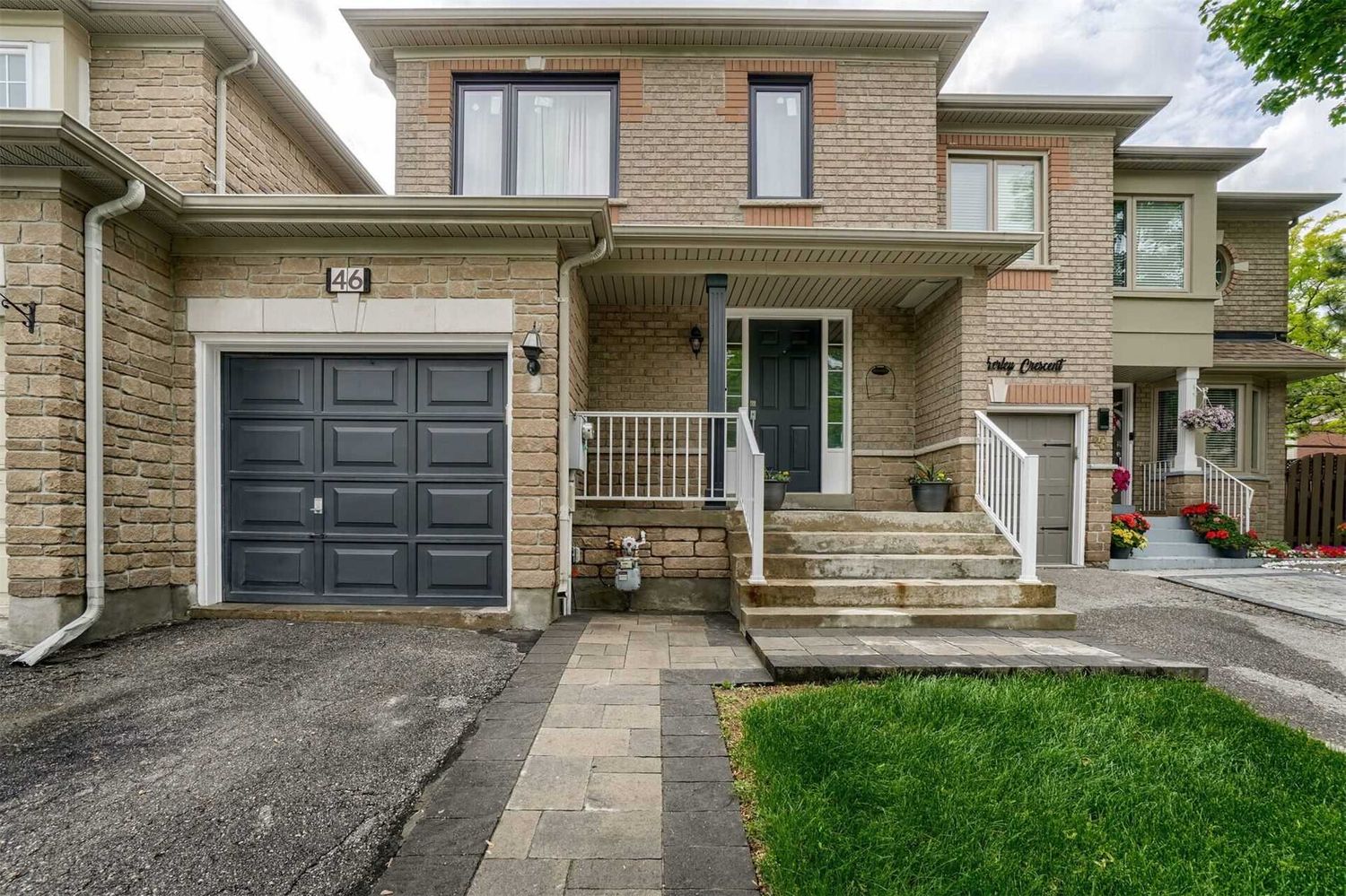 1-71 Kimberley Crescent. 7 Kimberley Crescent Townhomes is located in  Brampton, Toronto - image #1 of 2