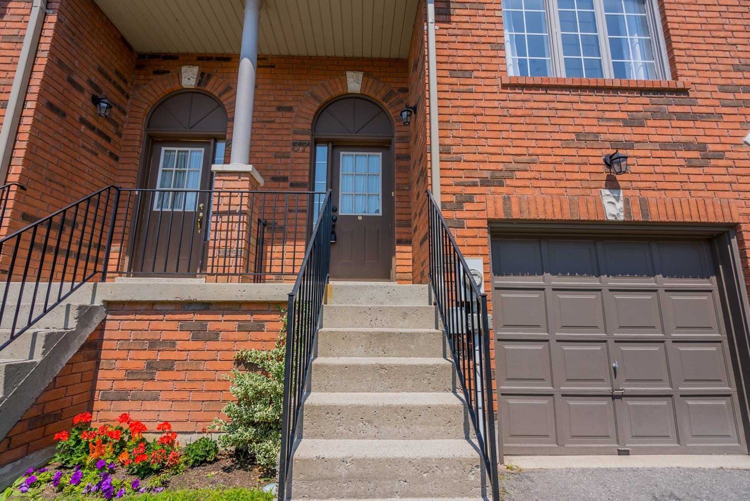 1-38 Aspen Hills Road. Aspen Hills Townhomes is located in  Brampton, Toronto - image #2 of 2