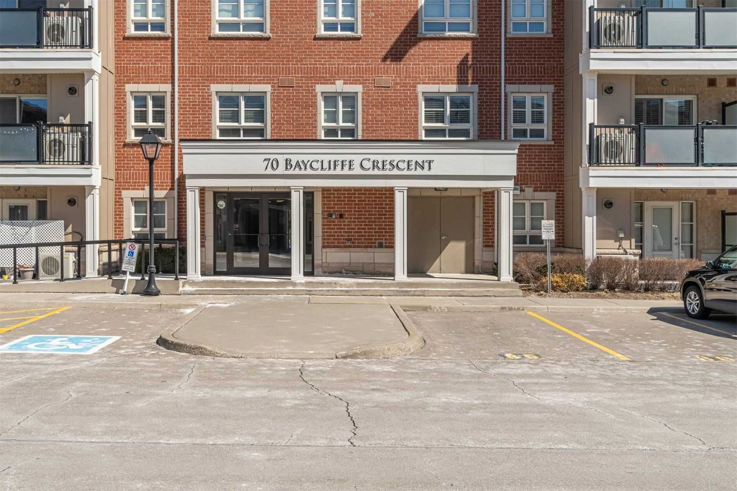 40-120 Baycliffe Crescent. Baycliffe Condos is located in  Brampton, Toronto - image #3 of 3