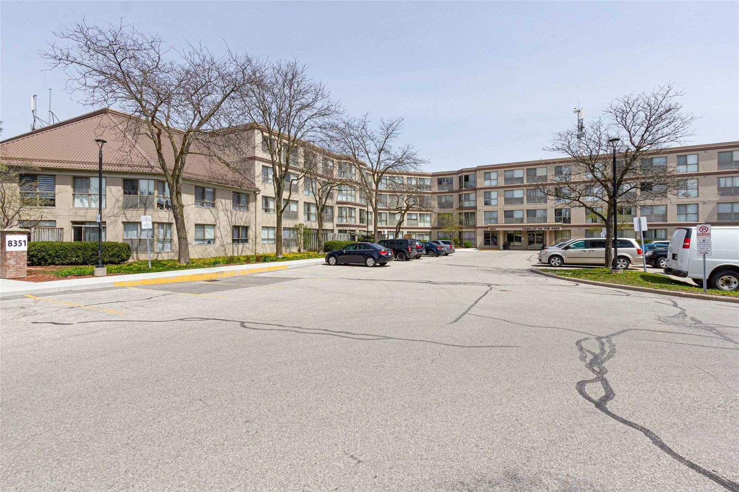 8351 McLaughlin Road S. Camelot on the Park Condos is located in  Brampton, Toronto - image #1 of 3