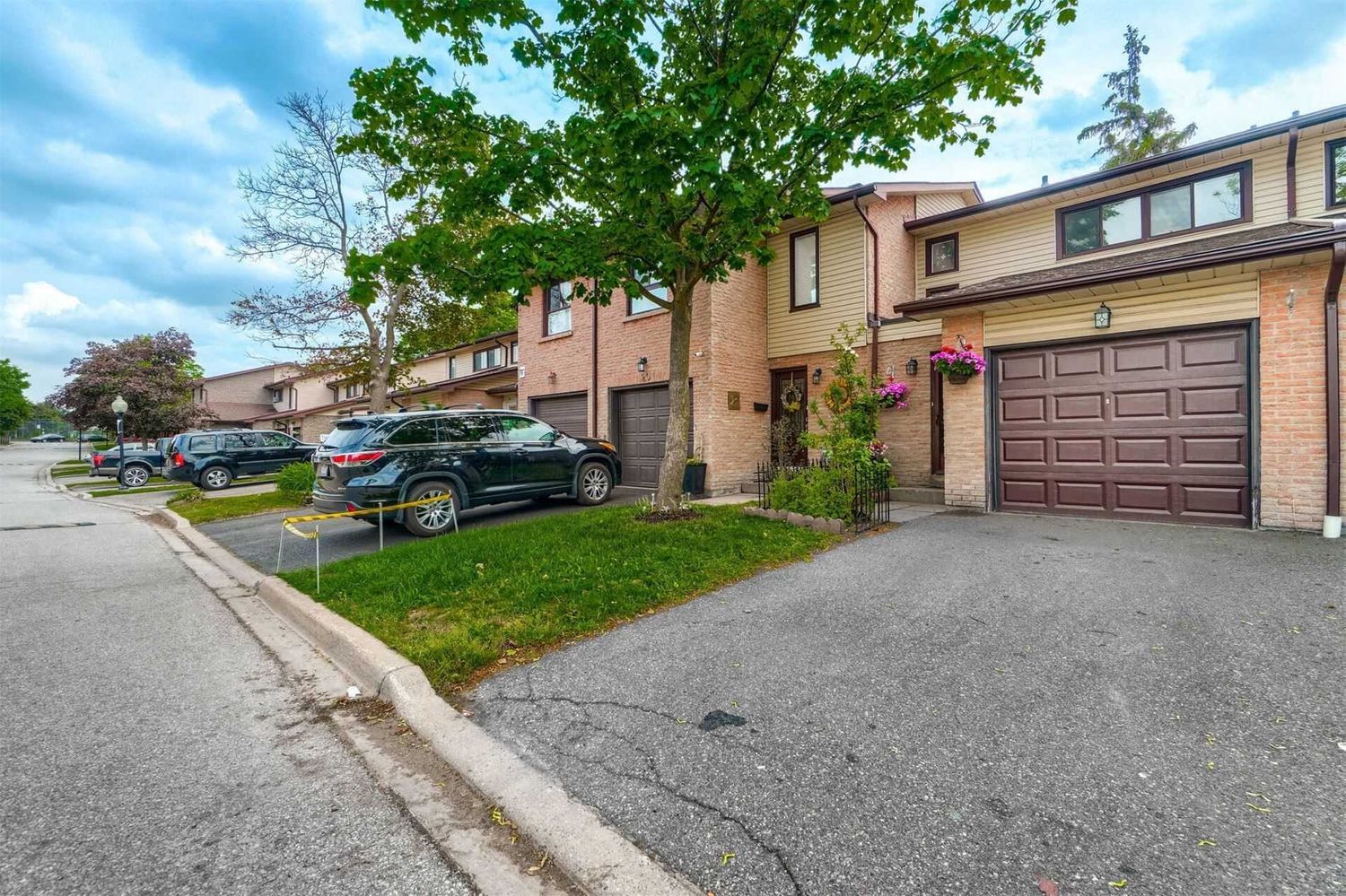 2-51 Collins Crescent. Collins Crescent Townhomes is located in  Brampton, Toronto - image #2 of 2