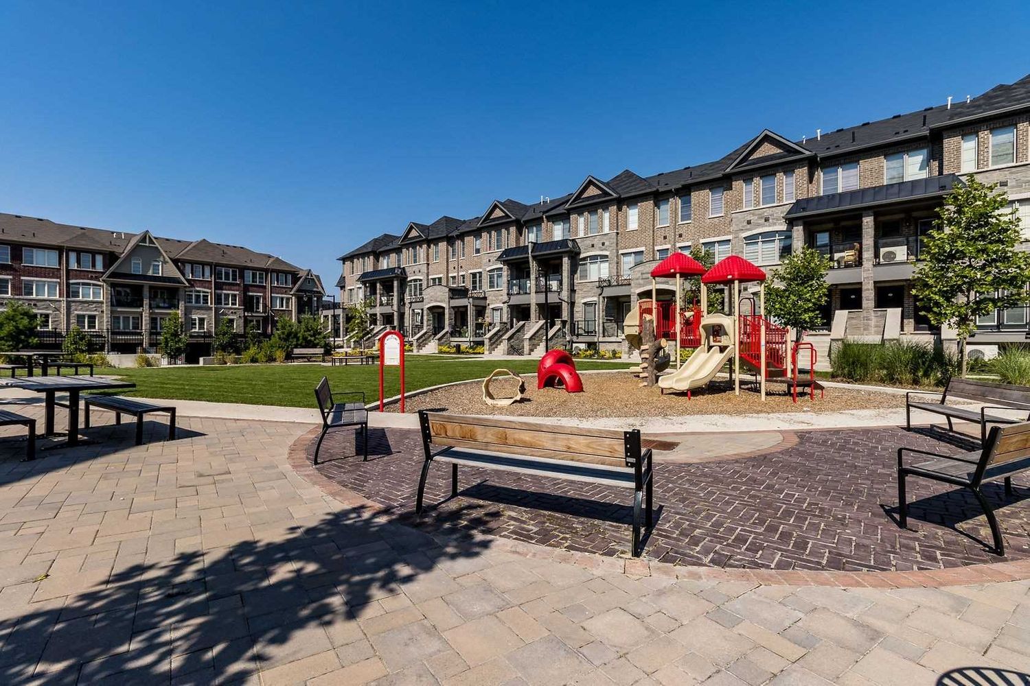 200 Veterans Drive. Newtowns at Mount Pleasant Townhomes is located in  Brampton, Toronto - image #2 of 3