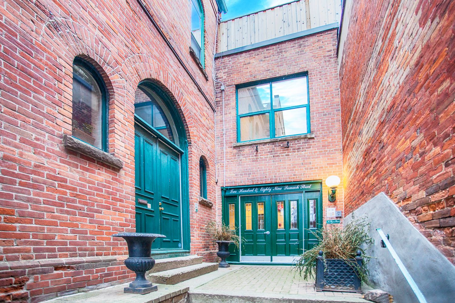 289 Sumach Street. 289 Sumach Lofts is located in  Downtown, Toronto - image #3 of 5