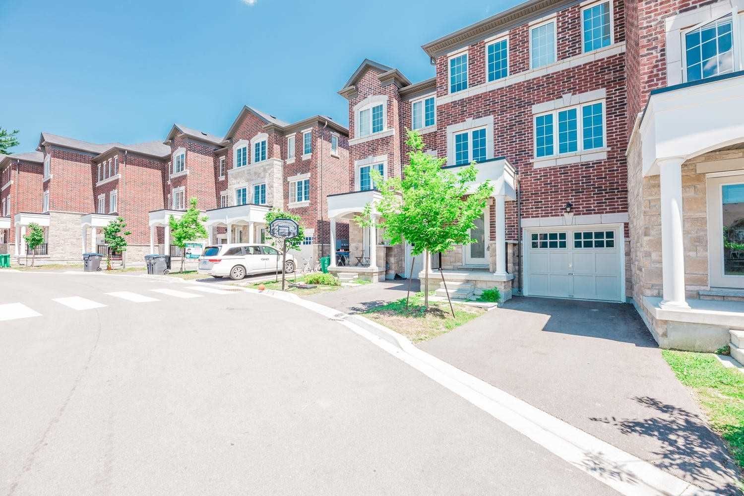 2-29 Autumnwood Avenue. The Enclaves Townhomes is located in  Brampton, Toronto - image #2 of 2