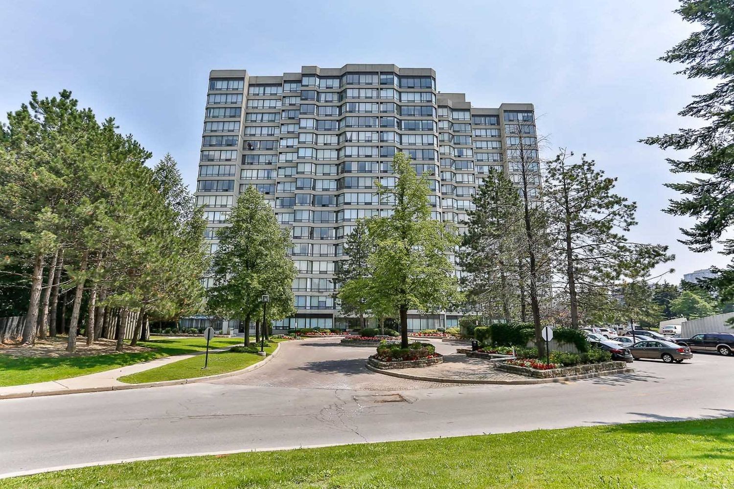 26 Hanover Road. The Sierra Condos is located in  Brampton, Toronto - image #1 of 2