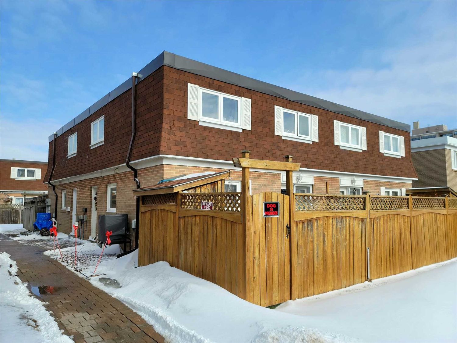 1-280 Town House Crescent. Town House Crescent Townhomes is located in  Brampton, Toronto - image #2 of 3