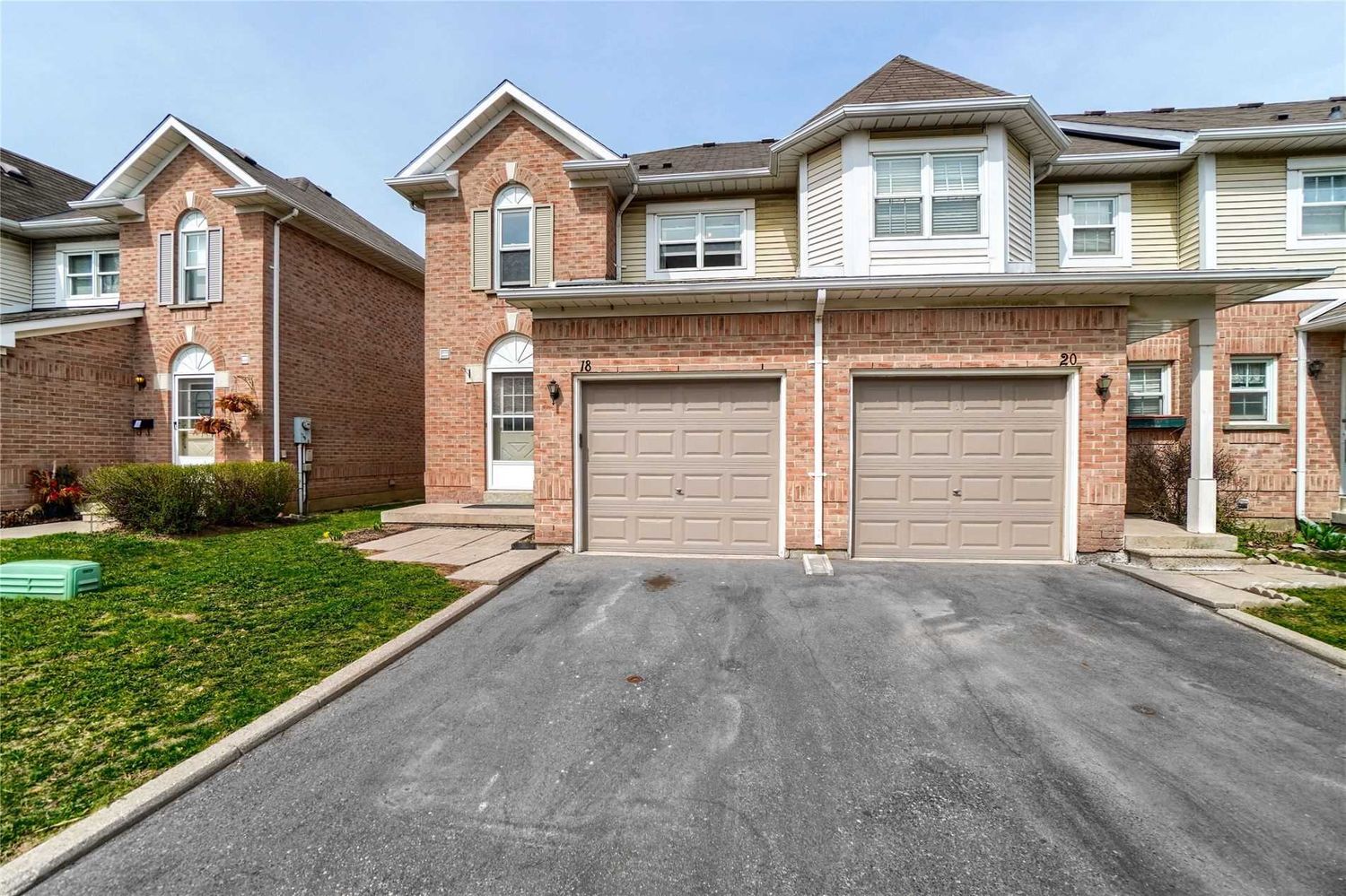 2-87 Wickstead Court. Wickstead Court Townhomes is located in  Brampton, Toronto - image #1 of 2