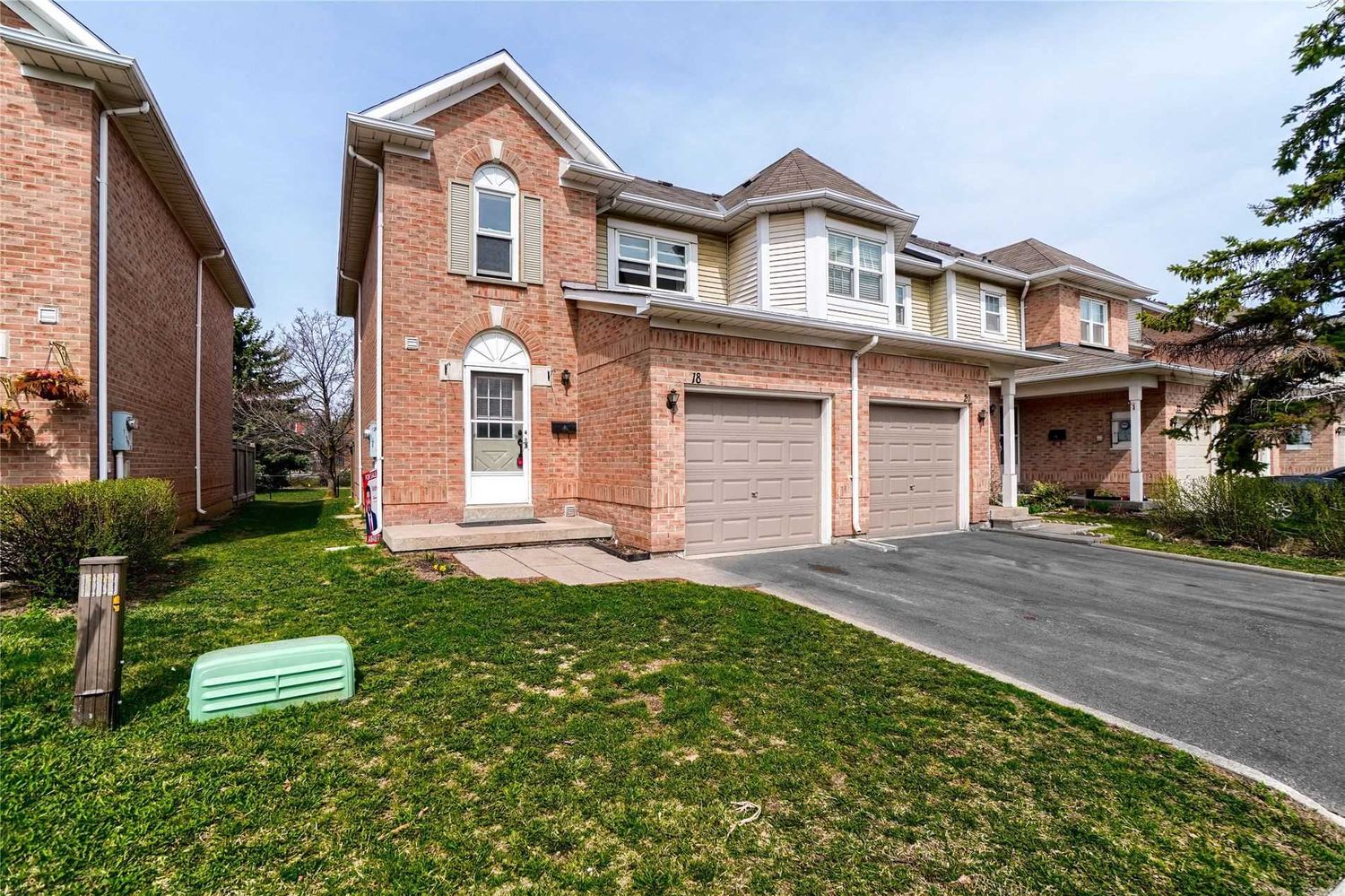 2-87 Wickstead Court. Wickstead Court Townhomes is located in  Brampton, Toronto - image #2 of 2