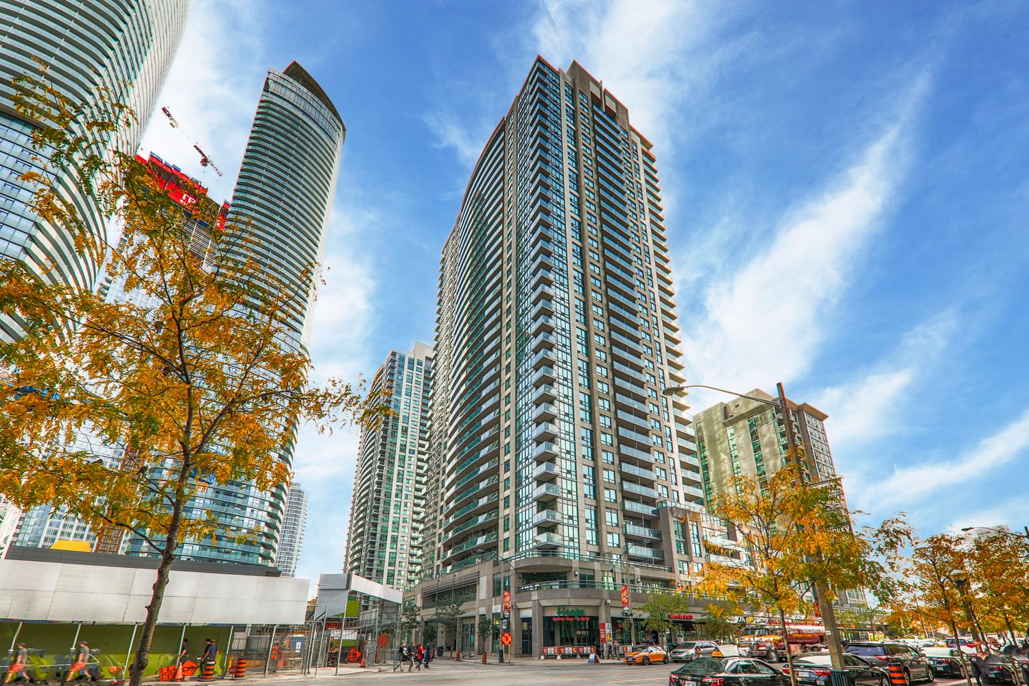 30 Grand Trunk Crescent. Infinity I Condos is located in  Downtown, Toronto - image #2 of 4