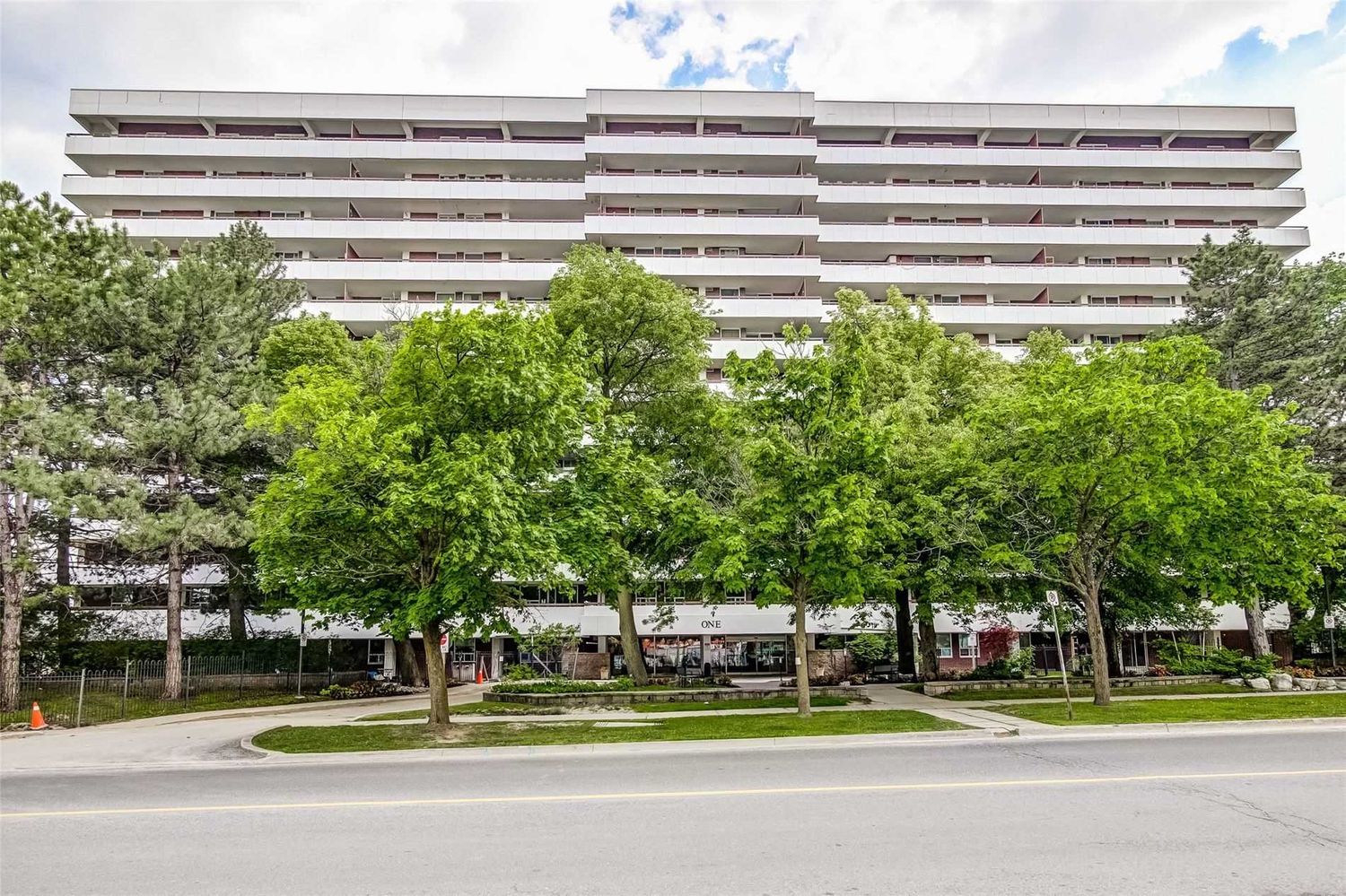 1 Royal Orchard Boulevard. 1 Royal Orchard Condos is located in  Markham, Toronto - image #1 of 3