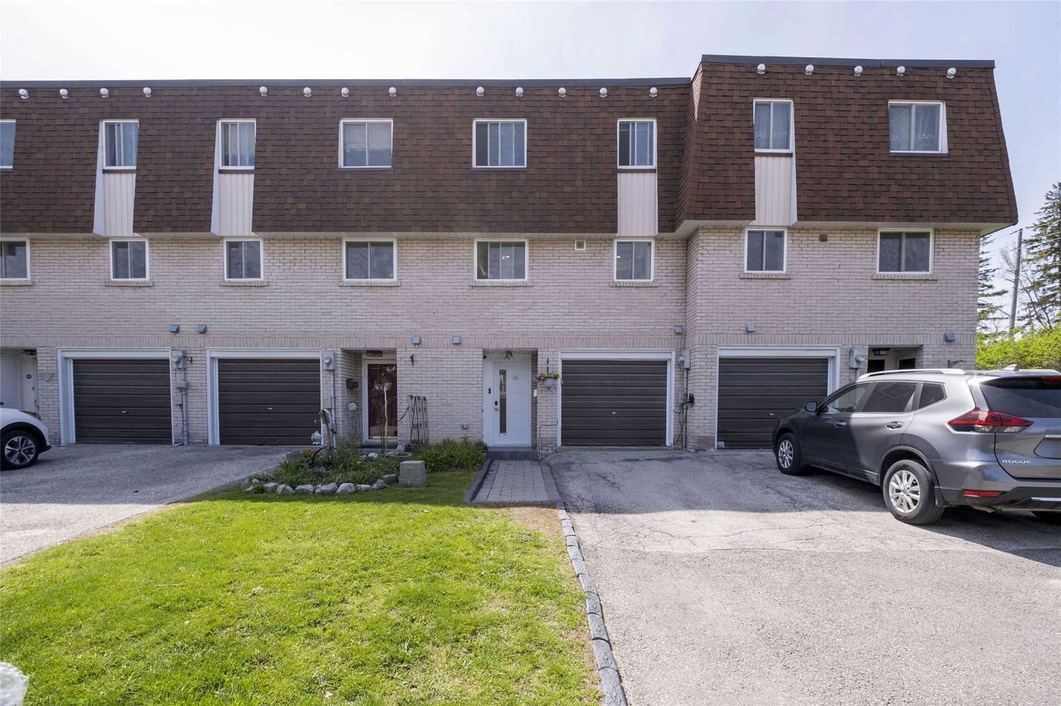 141 Clark Avenue. 141 Clark Avenue Townhomes is located in  Markham, Toronto - image #1 of 2