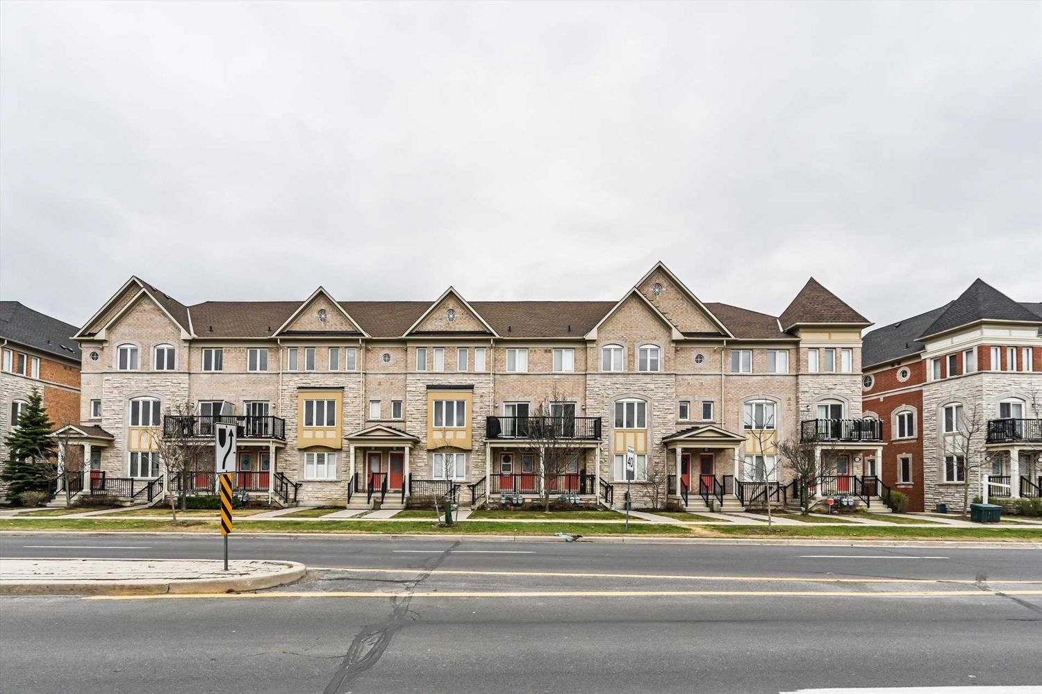 2063-2253 Bur Oak Avenue. Bur Oak & Louisbourg Townhomes is located in  Markham, Toronto - image #1 of 4
