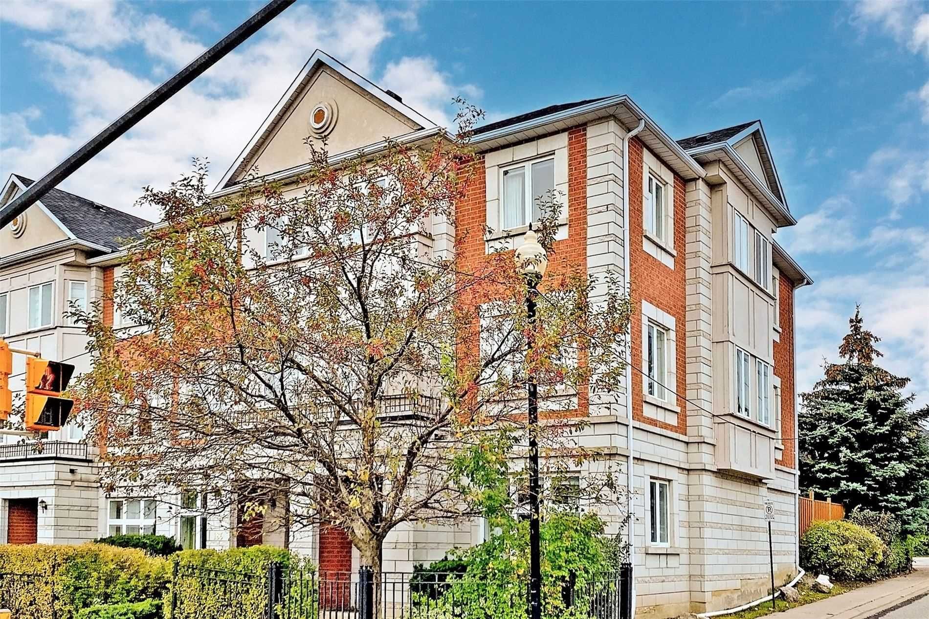 21 Interlacken Way Town Centre Blvd Townhomes 3 Beds + Den 4