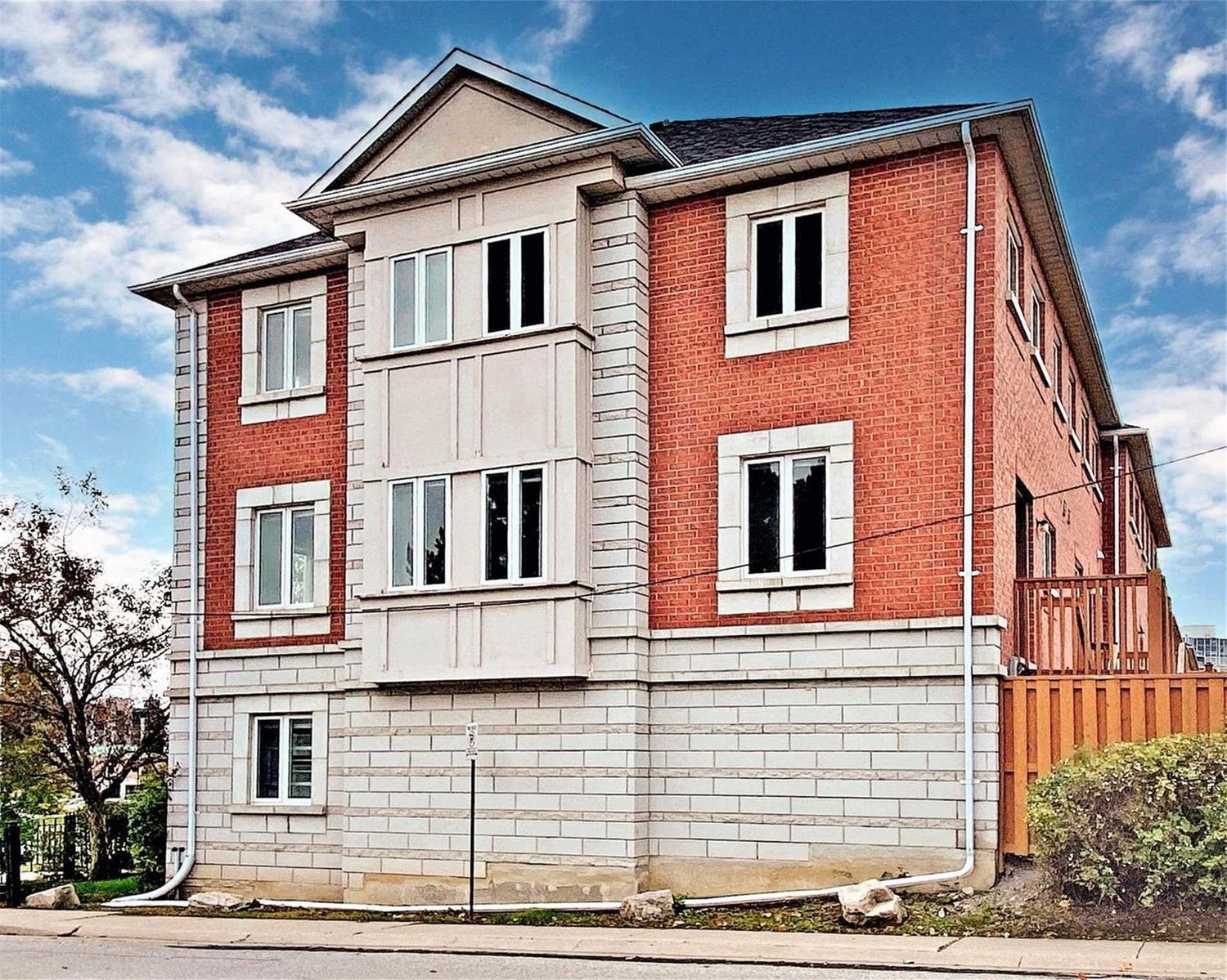 150-188 Town Centre Boulevard. Town Centre Blvd Townhomes is located in  Markham, Toronto - image #3 of 3