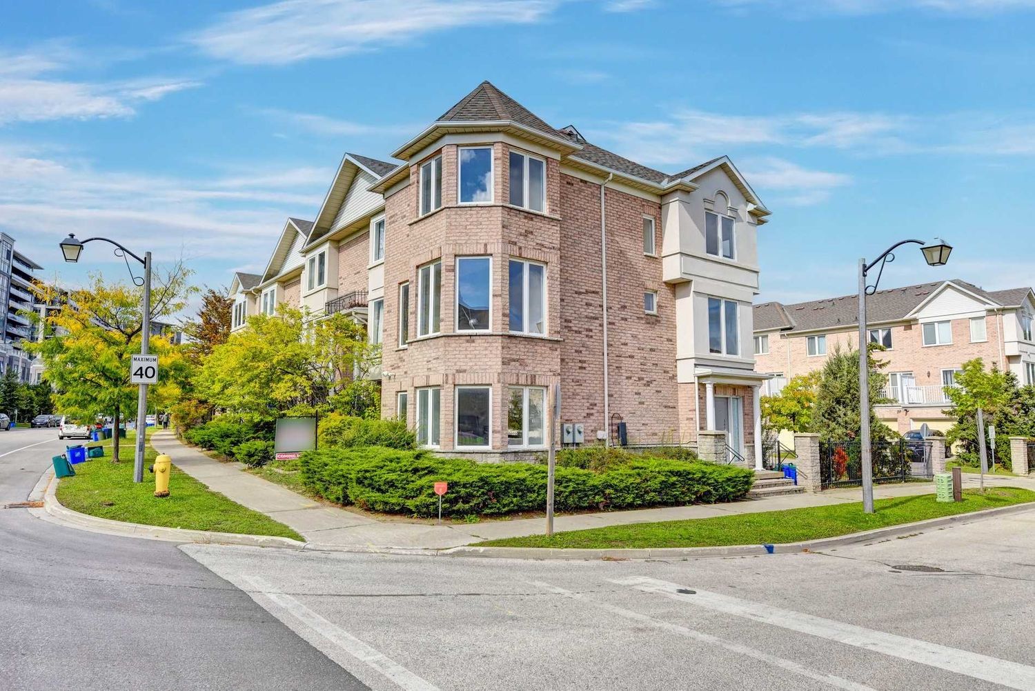 300-376 South Park Road. South Park & Leitchcroft Townhomes is located in  Markham, Toronto - image #1 of 3
