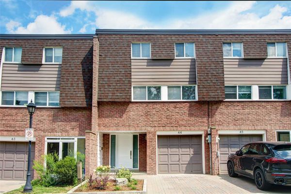653 Village Parkway Townhomes