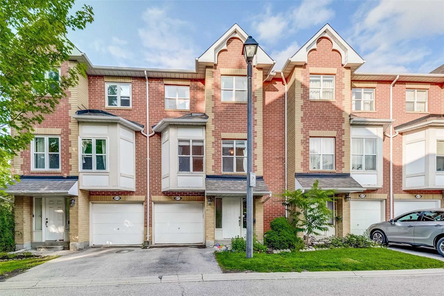 1-150 Maple Park Way. Maple Park Way Townhomes is located in  Markham, Toronto - image #1 of 3