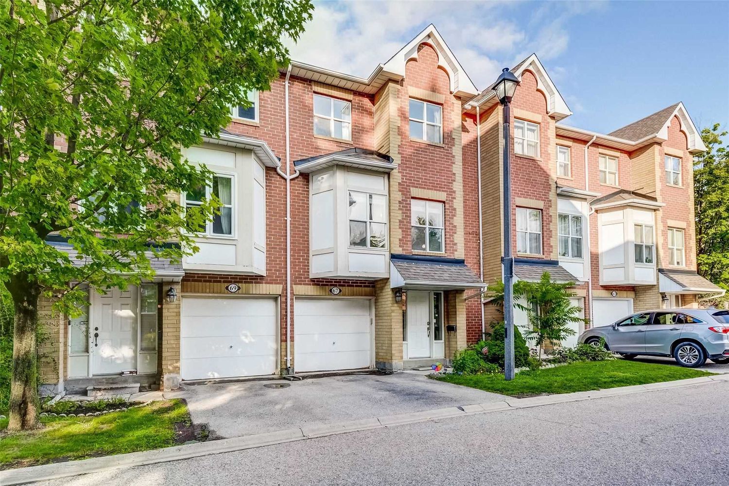 1-150 Maple Park Way. Maple Park Way Townhomes is located in  Markham, Toronto - image #2 of 3
