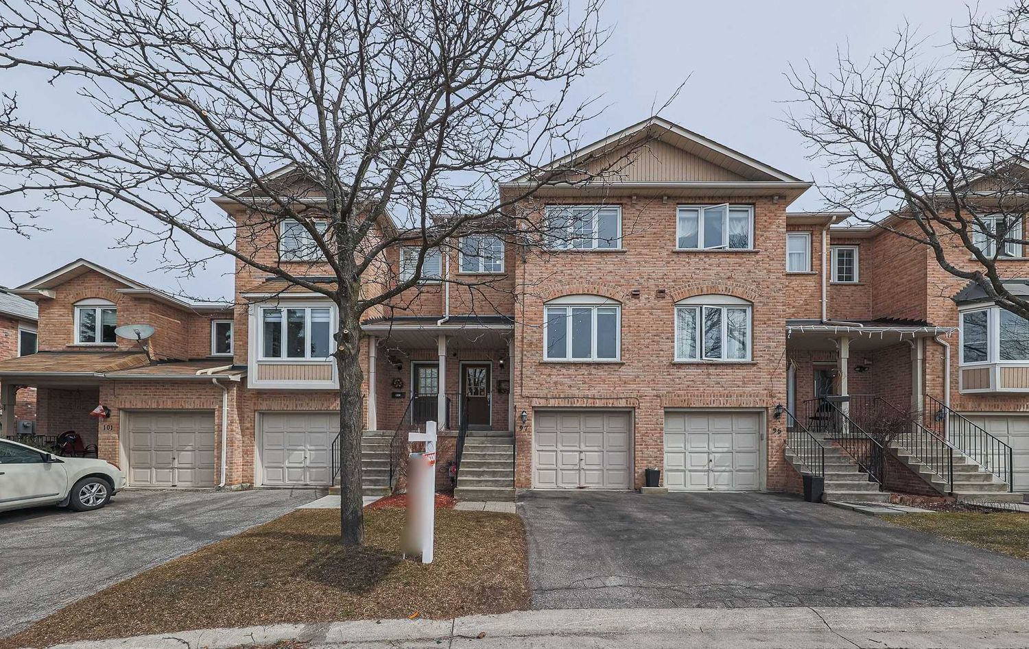 1-150 Rougehaven Way. Rougehaven Way Townhomes is located in  Markham, Toronto - image #1 of 2