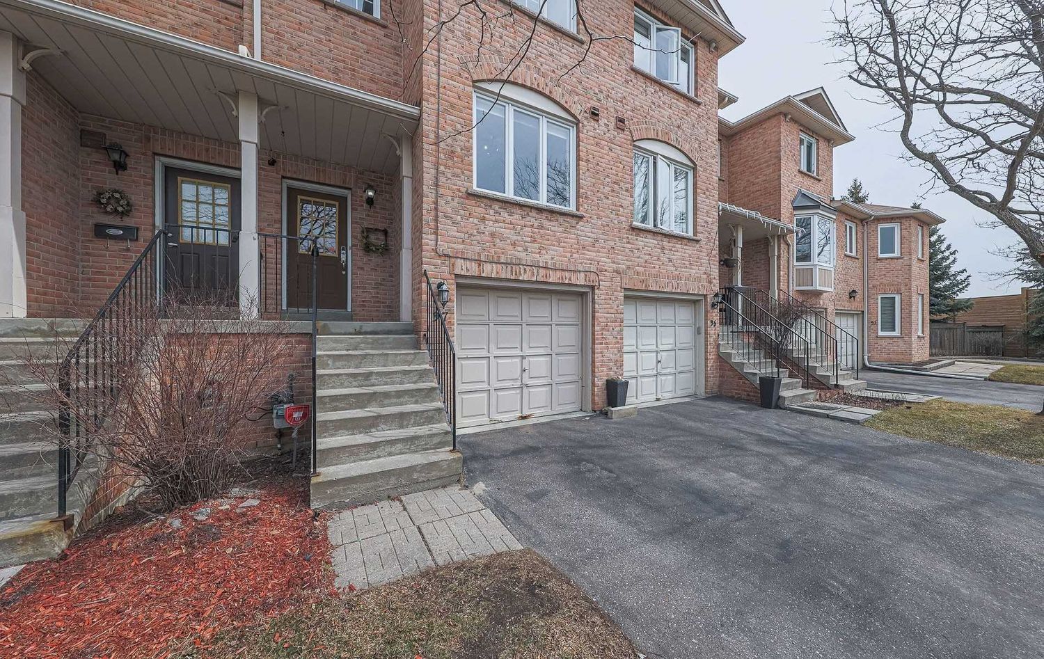 1-150 Rougehaven Way. Rougehaven Way Townhomes is located in  Markham, Toronto - image #2 of 2