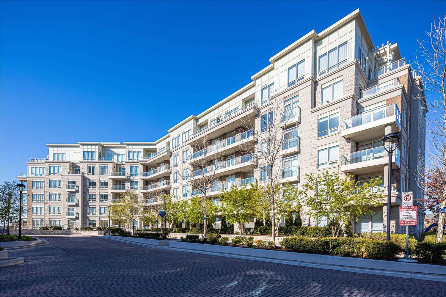 15 Stollery Pond Crescent. The 6th Angus Glen Condos is located in  Markham, Toronto - image #1 of 2