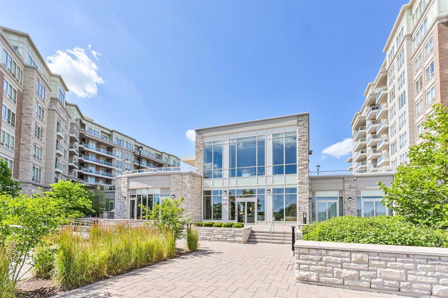 9 Stollery Pond Crescent. The 6th Angus Glen Condos is located in  Markham, Toronto - image #2 of 2