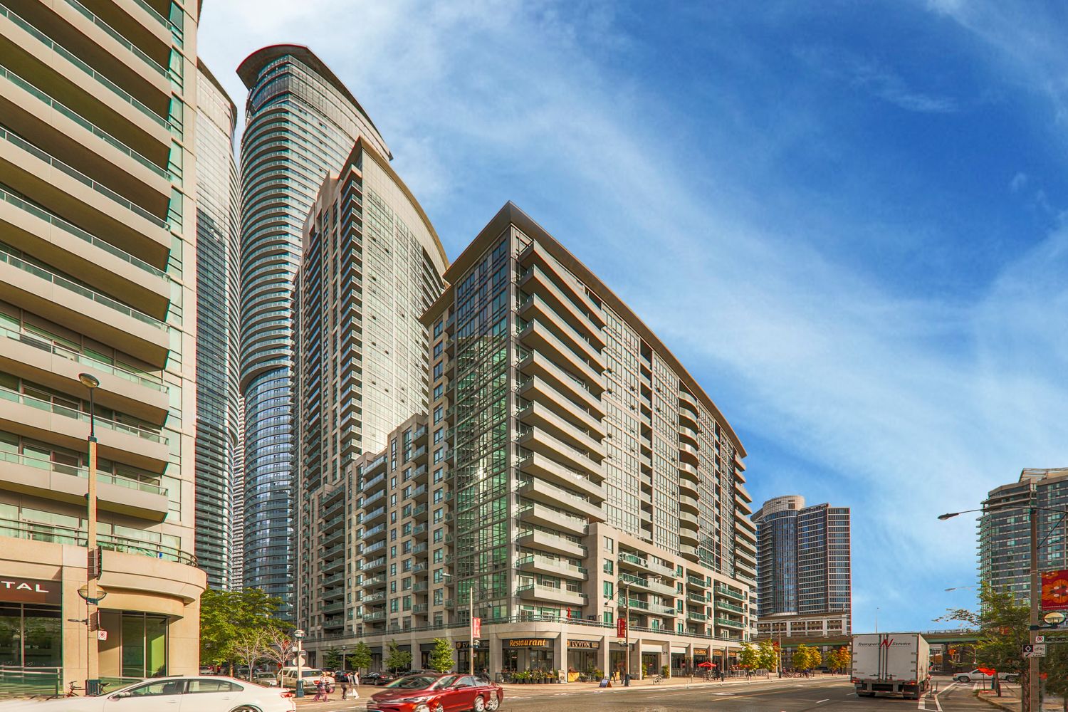 25 Lower Simcoe Street. Infinity IV Condos is located in  Downtown, Toronto - image #1 of 4
