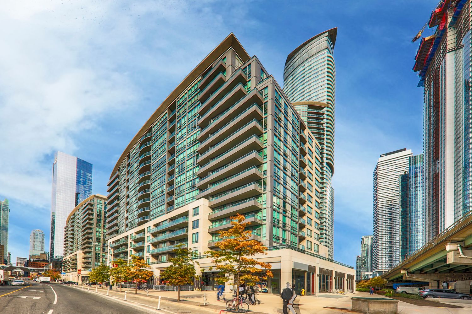 25 Lower Simcoe Street. Infinity IV Condos is located in  Downtown, Toronto - image #2 of 4