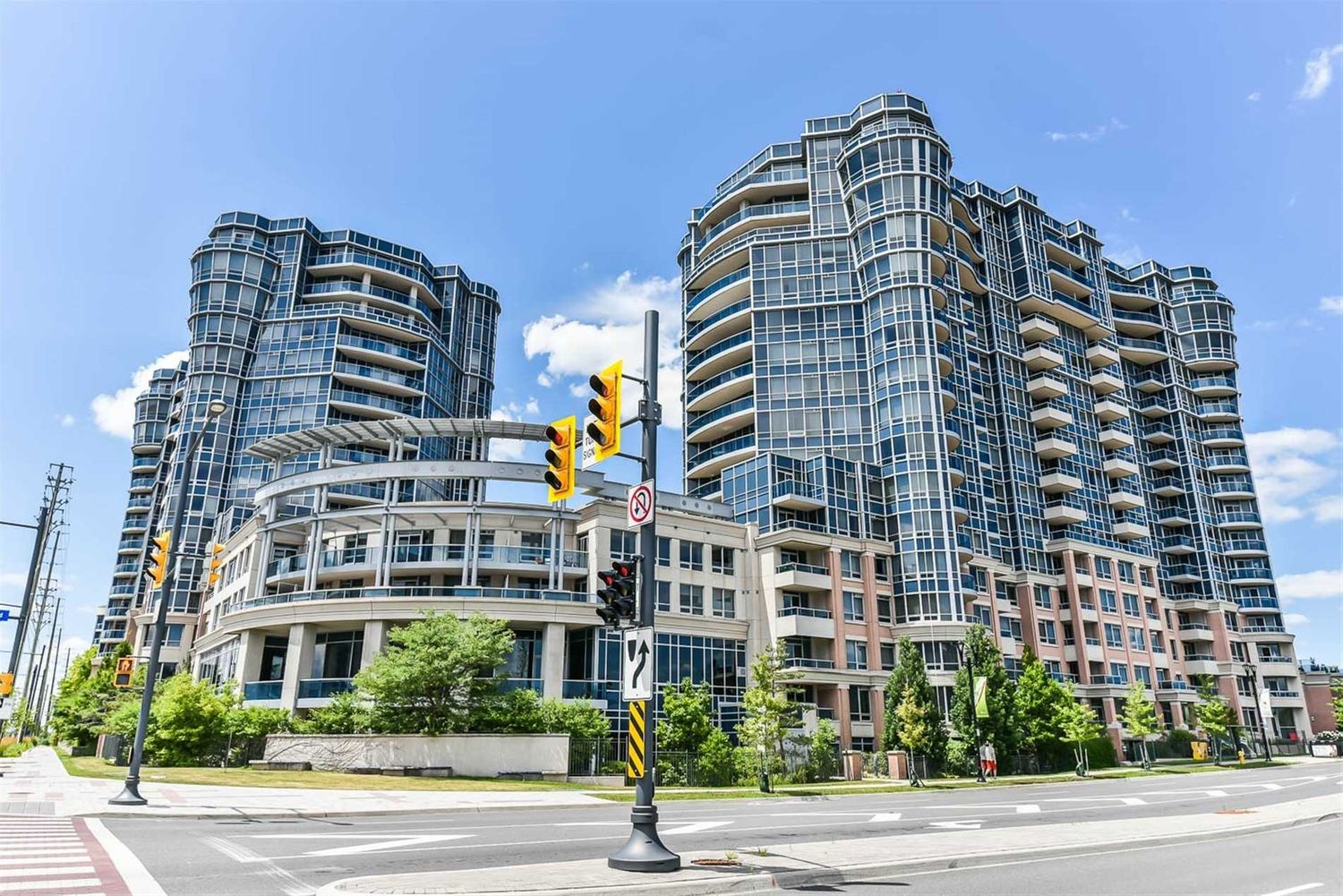 33 Cox Boulevard. Circa I Condos is located in  Markham, Toronto - image #1 of 2