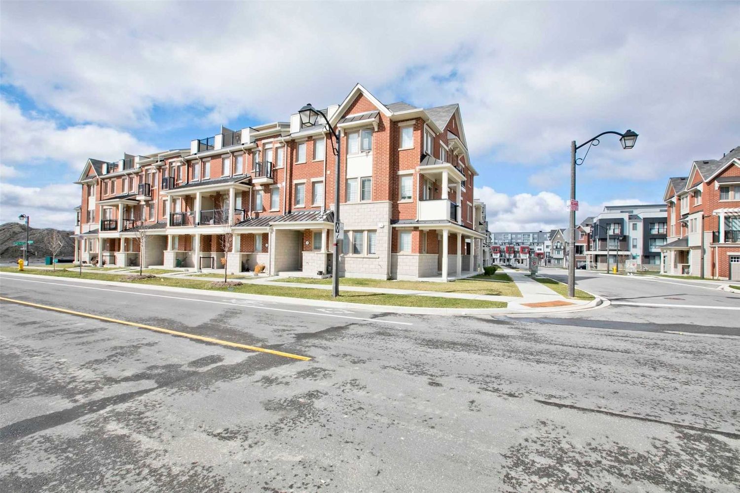 40-98 Cornell Centre Boulevard. Cornell Markham Townhomes is located in  Markham, Toronto - image #1 of 2
