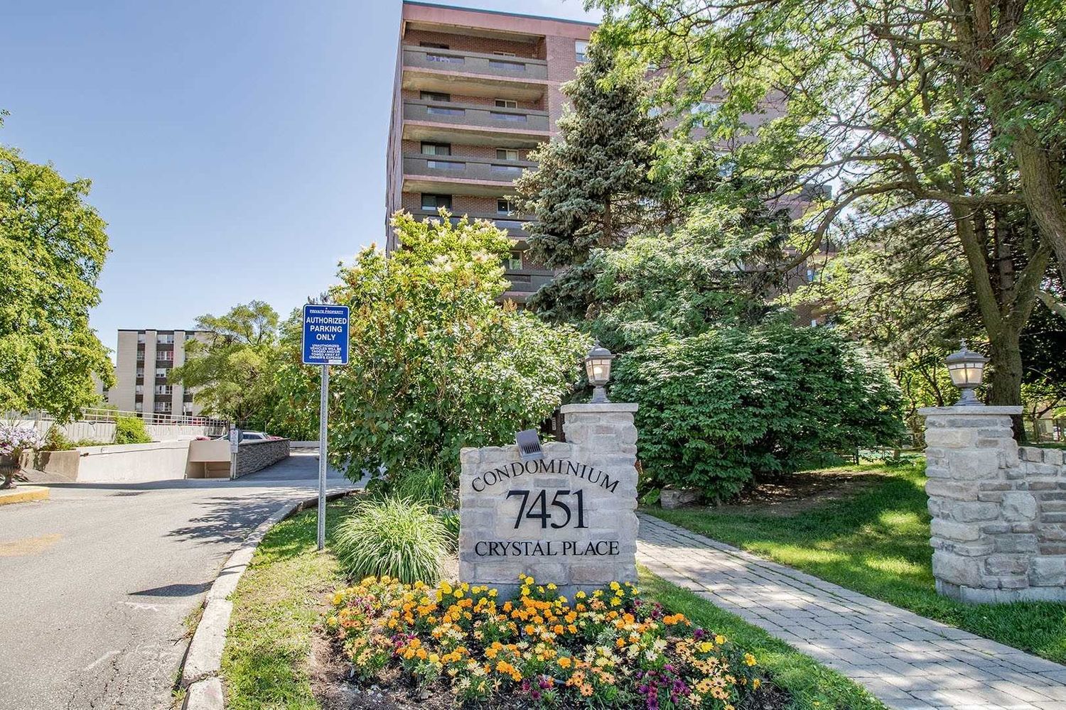 7451 Yonge Street. Crystal Palace Condo is located in  Markham, Toronto - image #2 of 2