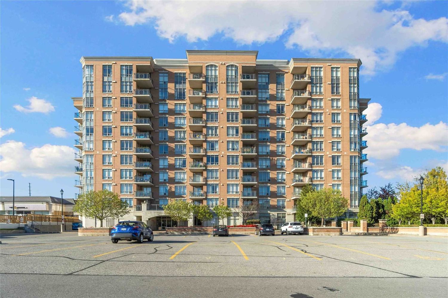 130 Pond Drive. Derby Tower Condos is located in  Markham, Toronto - image #1 of 2