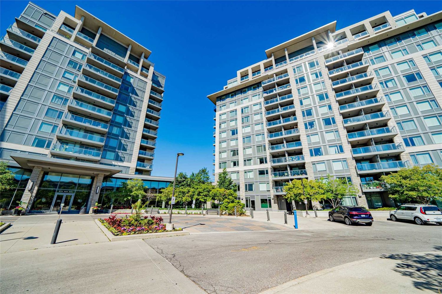 215-273 South Park Road. Eden Park Towers Condos is located in  Markham, Toronto - image #1 of 3