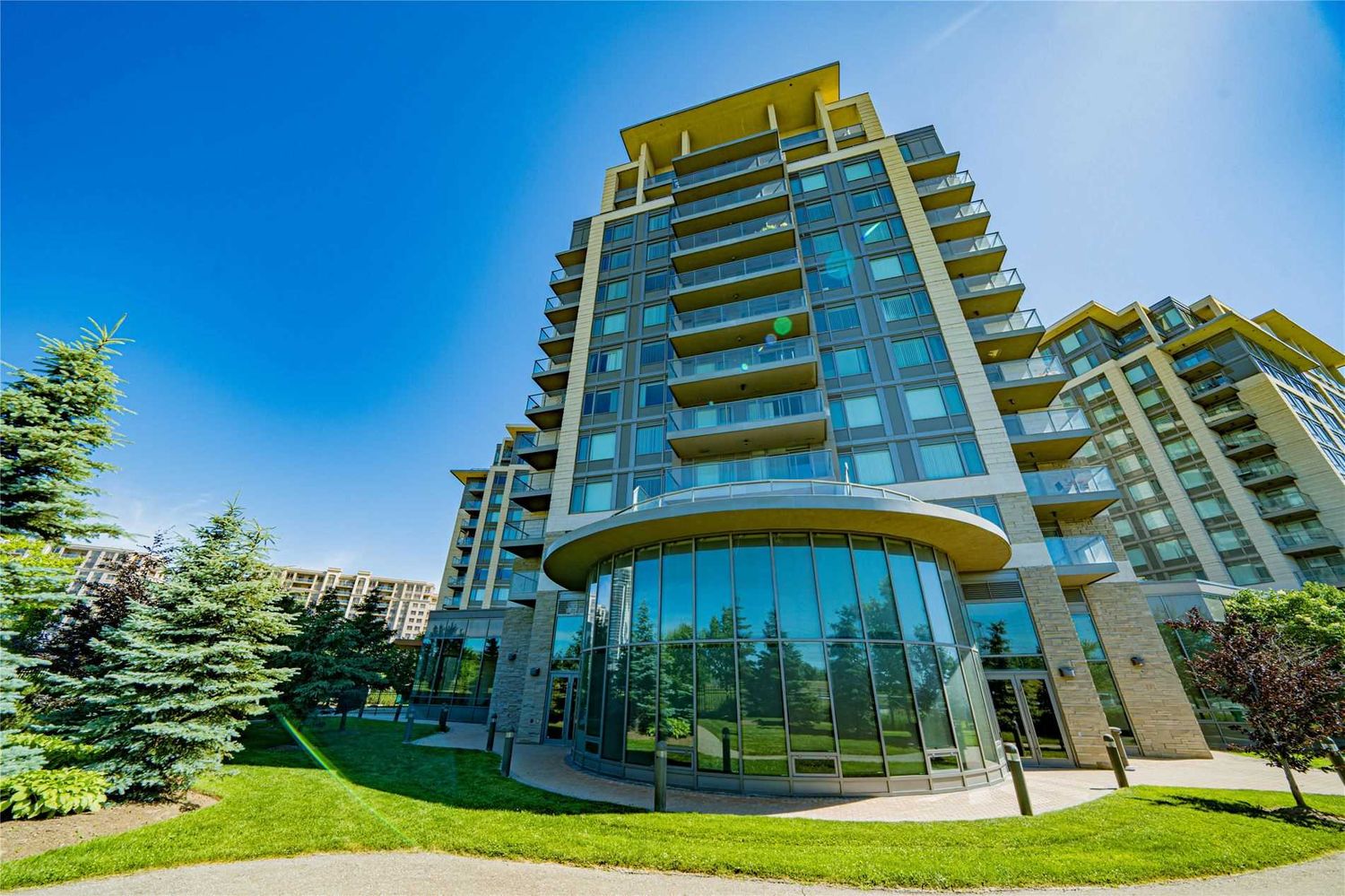 215-273 South Park Road. Eden Park Towers Condos is located in  Markham, Toronto - image #3 of 3