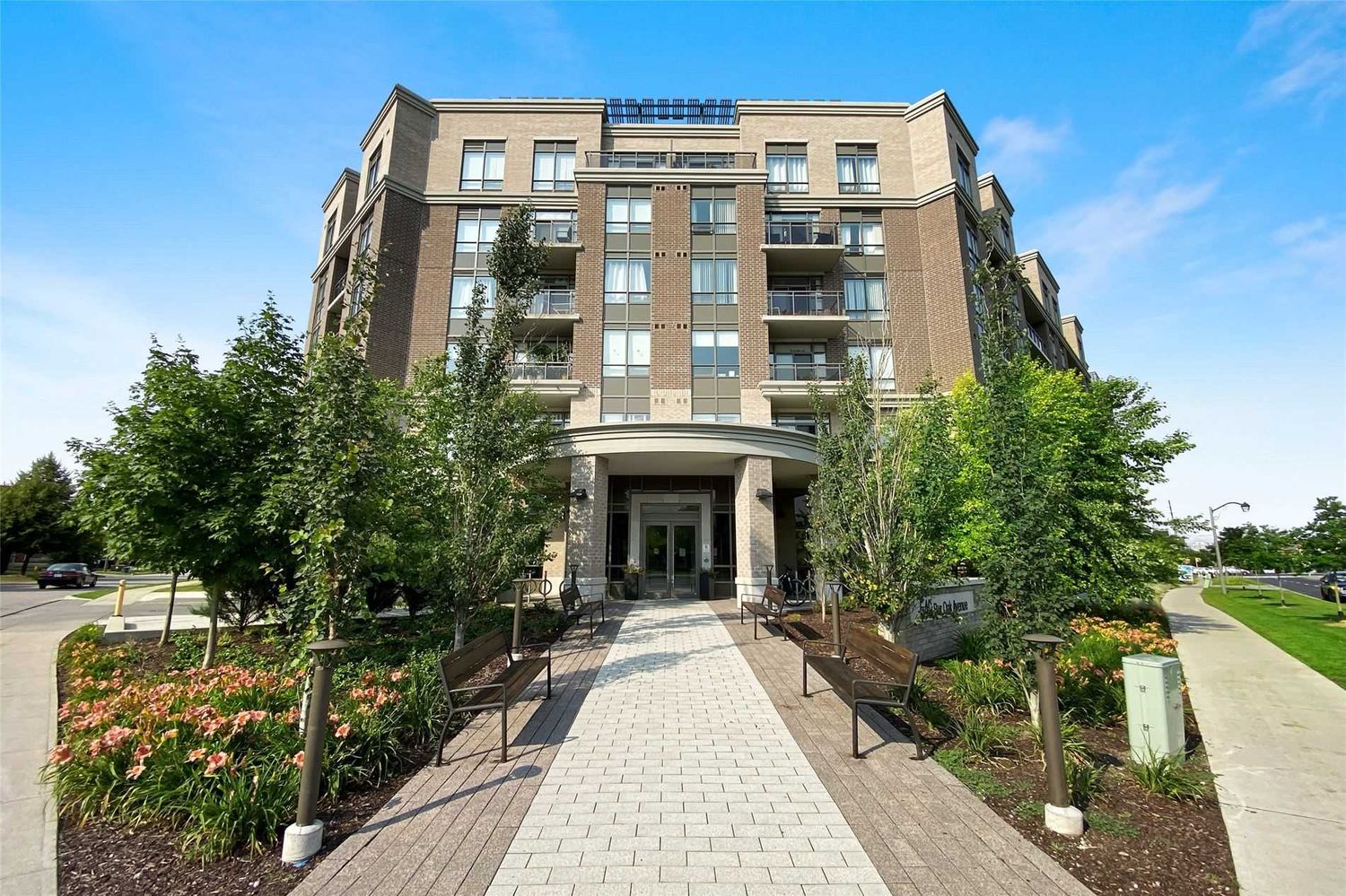 540 Bur Oak Avenue. Essential Condos is located in  Markham, Toronto - image #2 of 2