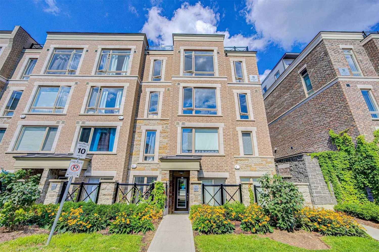 1-30 Westmeath Lane. Grand Cornell Brownstones Townhomes is located in  Markham, Toronto - image #2 of 2