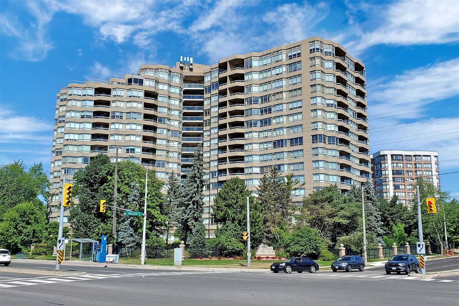 610 Bullock Drive. Hunt Club Condos is located in  Markham, Toronto - image #1 of 2