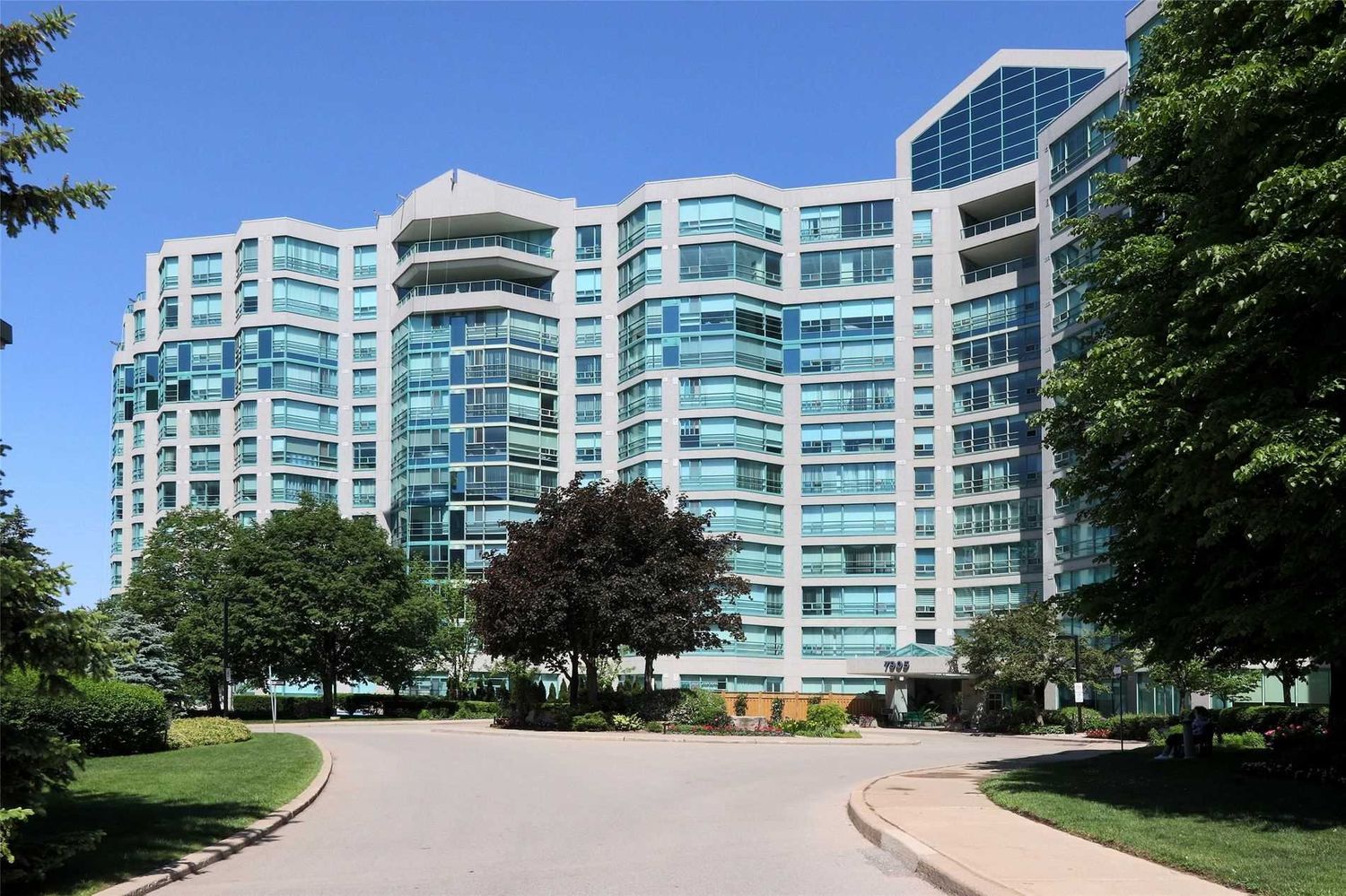 7905 Bayview Avenue. Landmark Condos is located in  Markham, Toronto - image #3 of 3