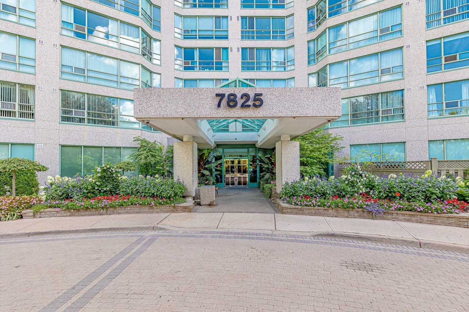 7825 Bayview Avenue. Landmark of Thornhill II Condos is located in  Markham, Toronto - image #2 of 2