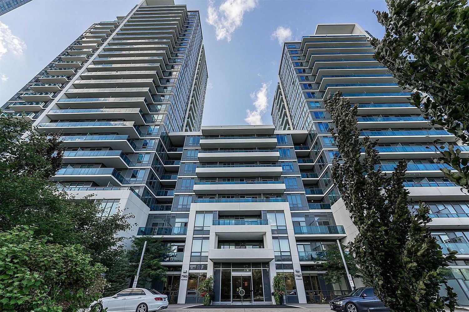7165 Yonge Street. Parkside Tower Condos is located in  Markham, Toronto - image #2 of 2