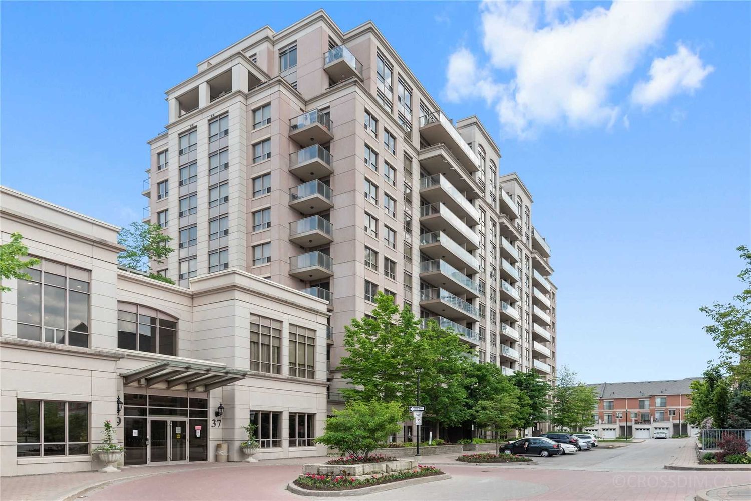 37-39 Galleria Parkway. Parkview Towers - Condos & Townhomes is located in  Markham, Toronto - image #2 of 2