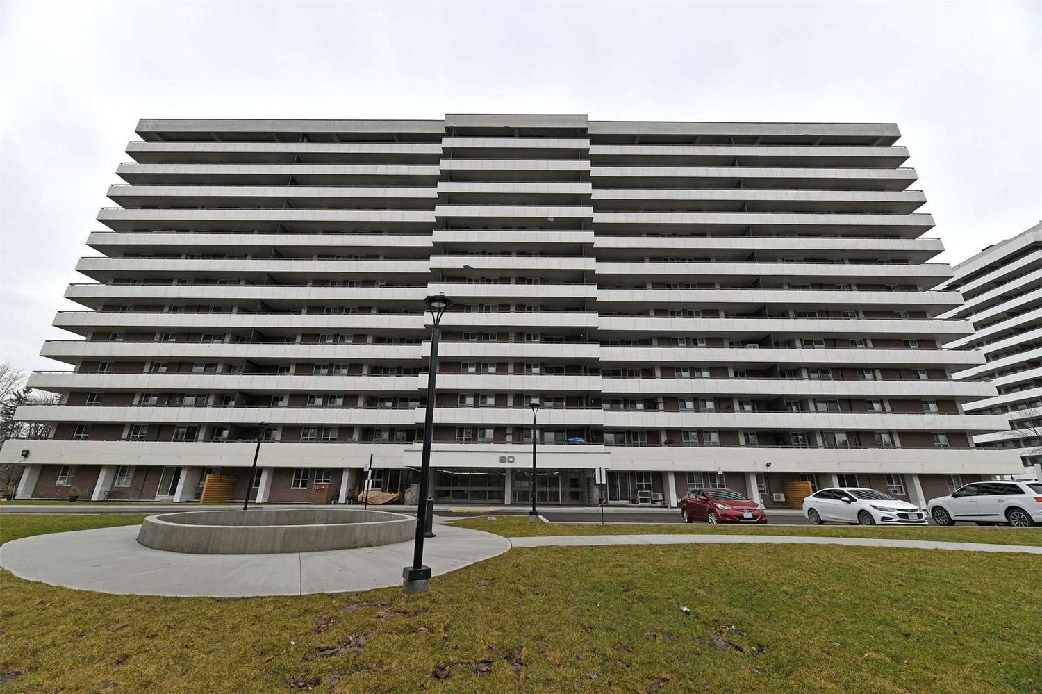 80 Inverlochy Boulevard. Royal Orchard II Condos is located in  Markham, Toronto - image #1 of 2
