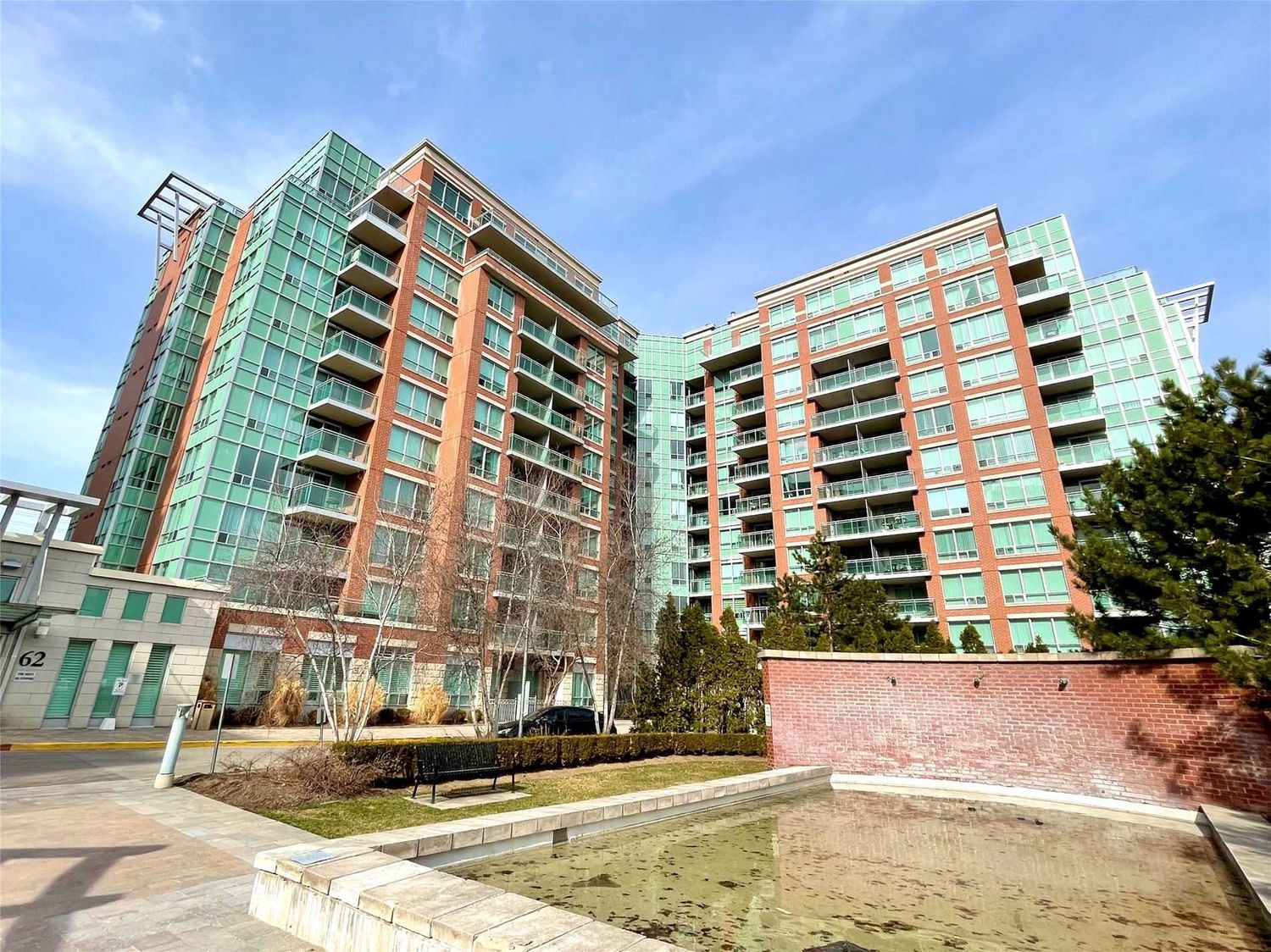 62 Suncrest Boulevard. Thornhill Towers Condos is located in  Markham, Toronto - image #2 of 2