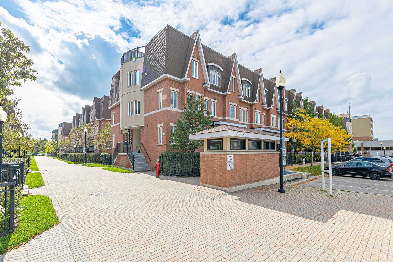 306-316 John Street. Olde Thornhill Village Townhomes is located in  Markham, Toronto - image #3 of 3