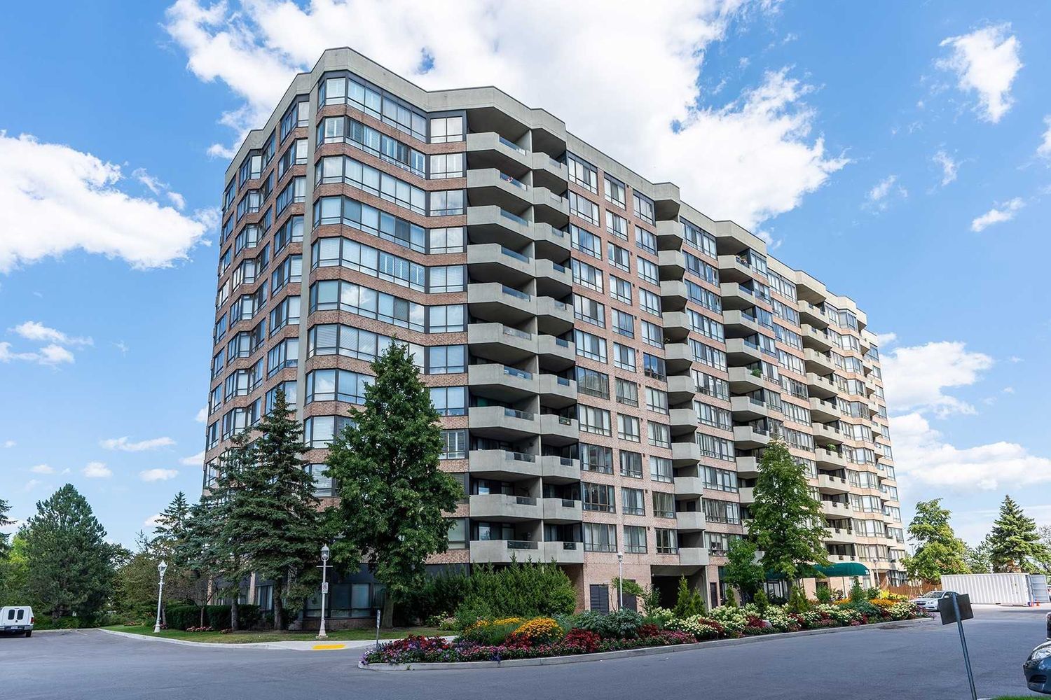 25 Austin Drive. Waldon Pond II Condos is located in  Markham, Toronto - image #1 of 2