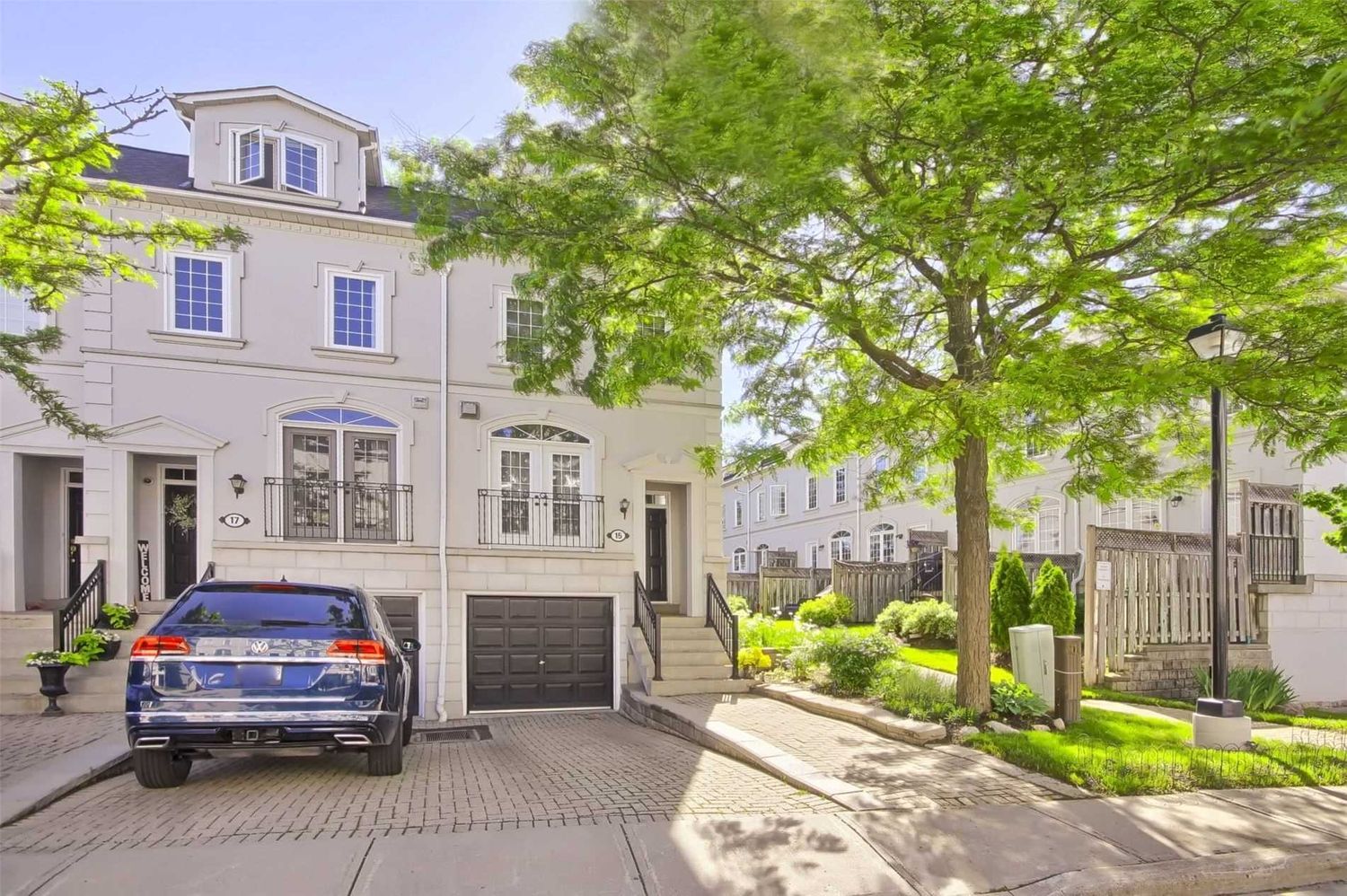 38 Hunt Avenue. 38 Hunt Avenue Townhomes is located in  Richmond Hill, Toronto - image #1 of 3