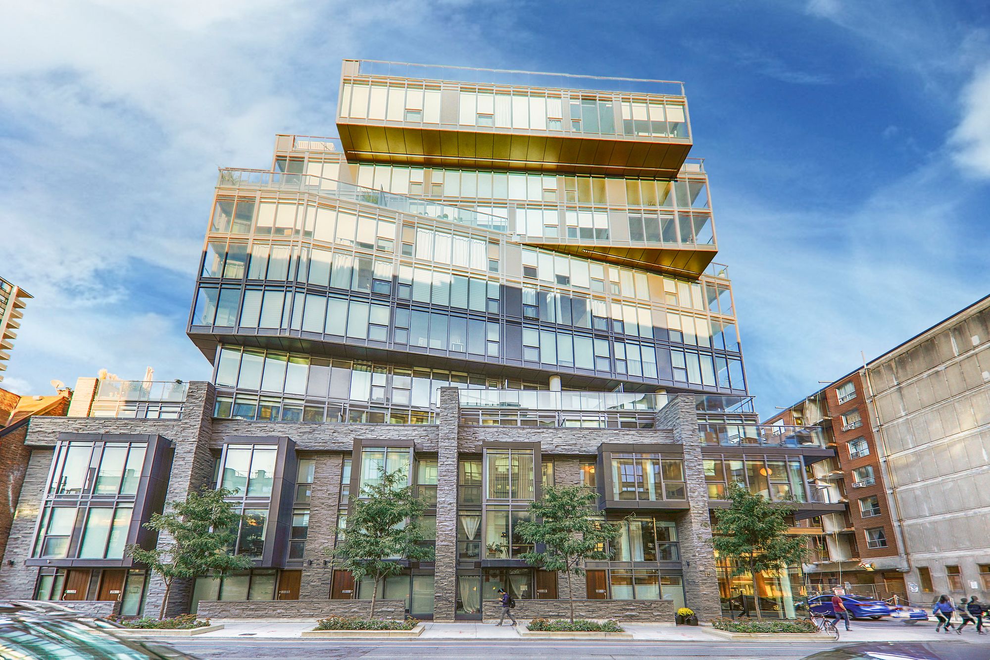 15-25 Beverley St. This condo at 12 Degrees is located in  Downtown, Toronto - image #2 of 4 by Strata.ca
