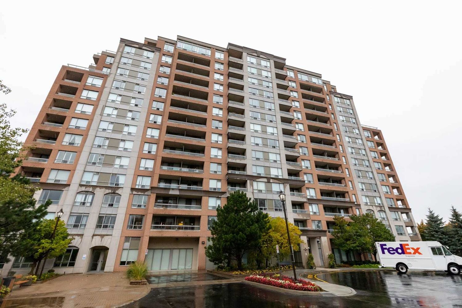 9 Northern Heights Drive. Empire Place on Yonge III Condos is located in  Richmond Hill, Toronto - image #1 of 2
