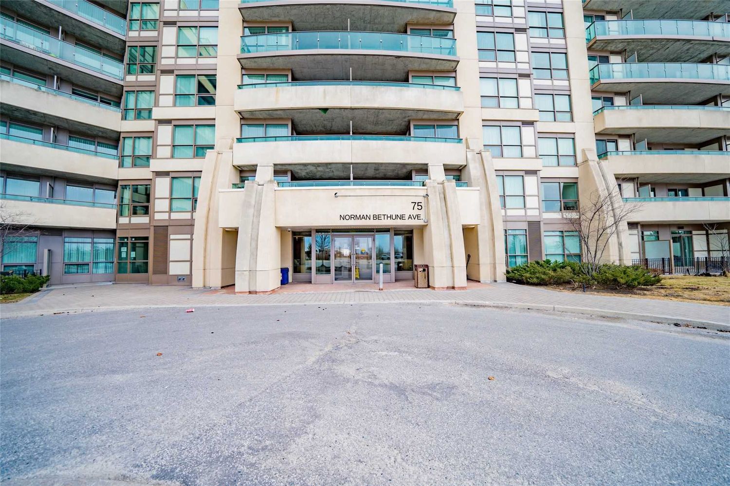 75 Norman Bethune Avenue. Four Seasons Garden Condos is located in  Richmond Hill, Toronto - image #3 of 3