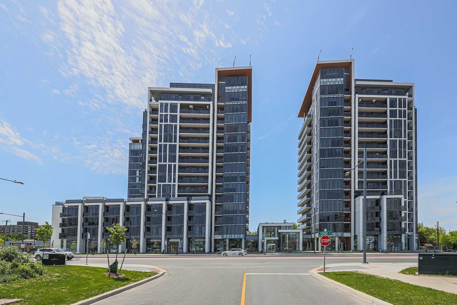 9600 Yonge Street. Grand Palace Condominiums is located in  Richmond Hill, Toronto - image #2 of 3